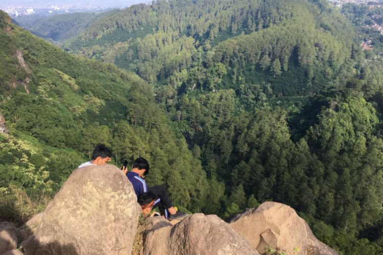 Tebing Keraton Surganya Sunrise Di Bandung Travel Tempoco