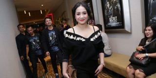 Main ke rumah Nenek Raffi Ahmad, jam tangan mewah Nagita Slavina jadi perhatian