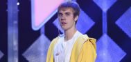 Mobil Mogok di Tengah Jalan, Beginilah Gaya Justin Bieber Kalau Lagi Atur Lalu Lintas