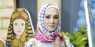 Sang Anak Berbusana Syari, Netizen Beri Pujian Untuk Mulan Jameela