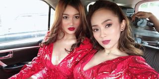 Duo Serigala Berpose Menggoda Bareng Seorang Bocah, Netizen: 