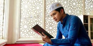 Chand Kelvin Ketahuan Jadi Imam Sholat Meski Sedang Sakit, Bikin Salut