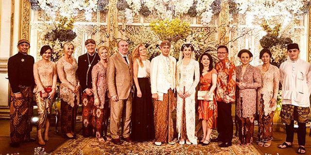 Berdampingan di nikahan Panji, netizen sorot raut wajah Bambang dan aura Halimah
