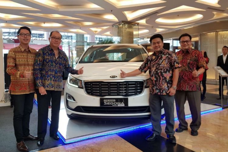 Bandung Merdeka com Kia Grand Sedona Diesel mobil 