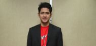 Iko Uwais Lipat Baju Sendiri Tanpa Istri, Netizen: Suami Idaman Banget