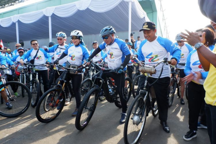 Bandung  Merdeka com Ribuan Peserta Sepeda  Santai  