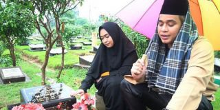 Ngevlog di Makam Olga Syahputra, Ria Ricis Dapat Kecaman Dari Netizen