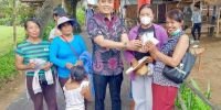 Pulihkan Pariwisata & Tangkal Corona, Anggota Komisi VI Bagi-Bagi Masker Gratis