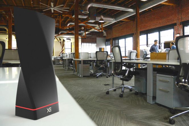 XE wireless dapat mengisi daya baterai smartphone dengan jarak 5 meter.