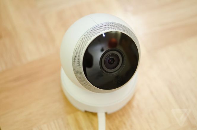 Kamera keamanan Logitech mendukung sensor gerakan yang dapat langsung melaporkan gerakan bila ada yang mencurigakan.