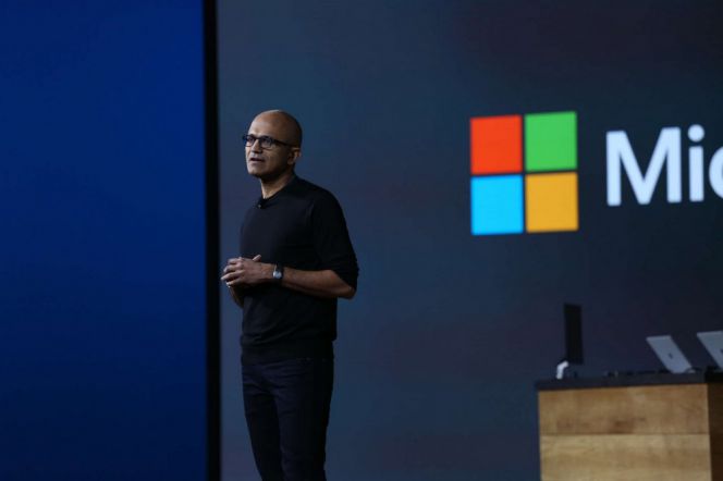 CEO Microsoft Satya Nadella membahas teknologi terbaru yang diresmikan hari ini di acara Microsoft 2015.