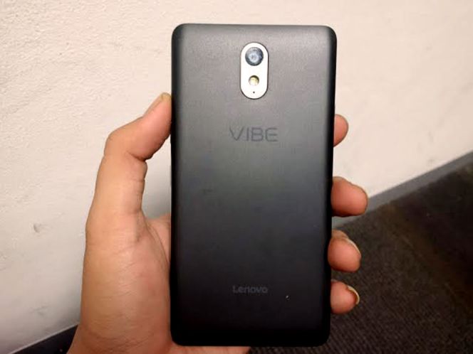 Ponsel ini dibekali kamera utama 8MP dan kamera depan 5MP beserta ruang penyimpanan berkapasitas 16GB yang dibisa diperluas memakai microSD hingga 32GB. Perangkat ini memiliki fitur anti percikan air karena telah dilengkapi lapisan nano coating.