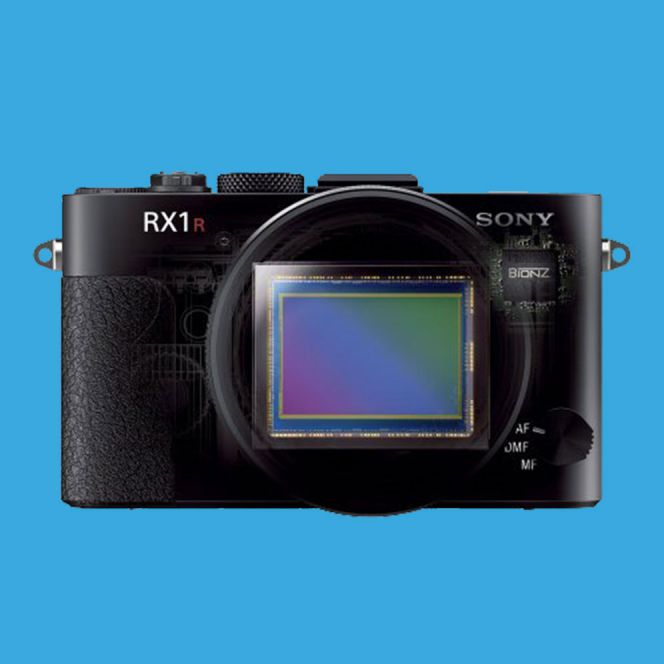 Rahasia kecepatan kamera ini ada pada Exmor® CMOS sensor yang dipadukan dengan BIONZ® processor. Meski hanya sebuah kamera saku, Anda bisa merasakan sensasi menggunakan kamera DSLR ketika memegang RX1R ini.