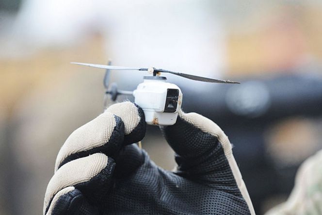 PD-100 Black Hornet 2 bukanlah sebuah drone biasa. Ia merupakan alat pengintai dengan sejumlah kemampuan istimewa untuk kebutuhan militer.