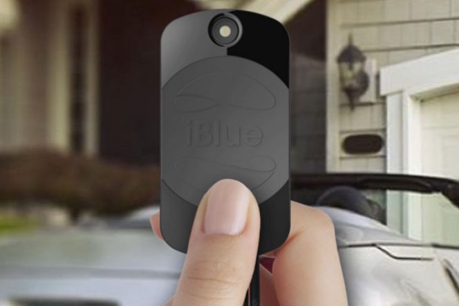 Meski mobil Anda masih keluaran lama, iBlue pun bisa diinstal dengan mudah untuk mengamankan mobil. Pencuri takkan bisa menyalakan mesin jika tak membuka kuncinya terlebih dahulu melalui ponsel Anda.