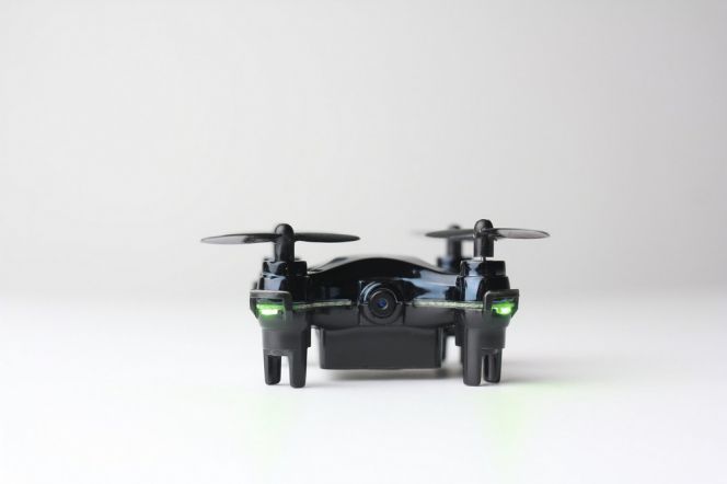Karena ukurannya sangat kecil, drone ini memiliki keterbatasan kemampuan. Pasalnya, perangkat ini hanya bisa terbang dengan lima hingga tujuh menit saja dengan 20 menit pengisian.