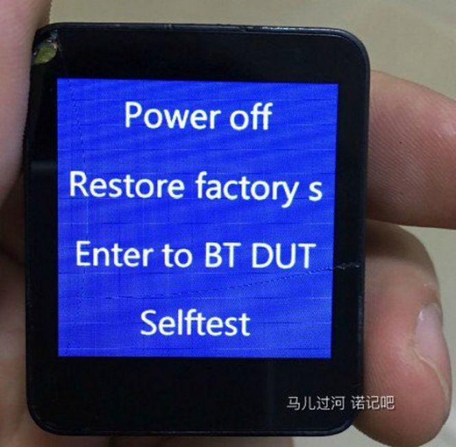 Smartwatch Moonraker yang terlihat mirip dengan antar Windows Phone.