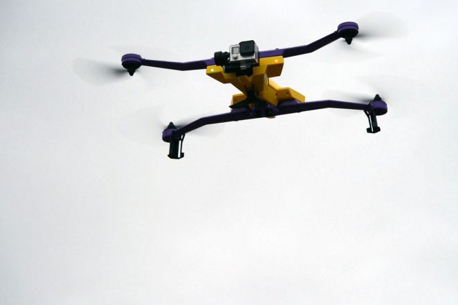 Drone AirDog yang terbang dan akan mengikuti ke mana pun Anda pergi.