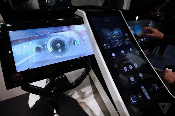 Dashboard mobil merupakan perangkat non ponsel yang diakui Corning berpotensi menggunakan telnologi Gorilla Glass-nya. Gorilla Glass dinilai memiliki bentuk lengkung yang lembut sehingga dapat meningkatkan kesan ergonomis dari sebuah produk interior sebuah mobil.
Mobil Ford seri GT kabarnya adalah mobil pertama yang akan menggunakan Corning Gorilla Glass untuk kaca depan.