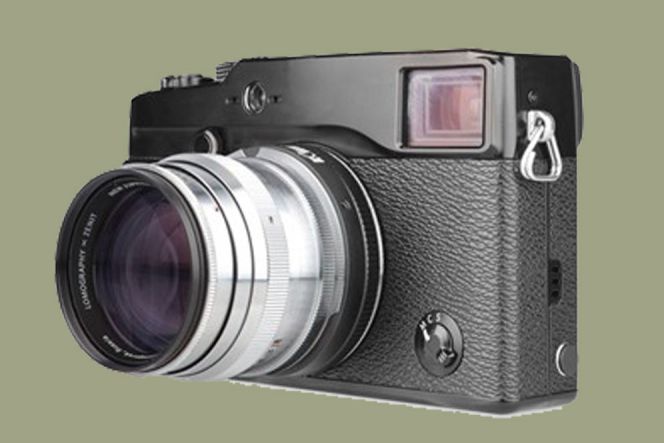 Fuji X-Pro 2 juga mengusung desain klasik. Meski berbeda warna, namun bentuknya sangat mendukung desain klasik Jupiter 3 Plus. Kualitas gambar yang dihasilkan? Tak perlu diragukan lagi...