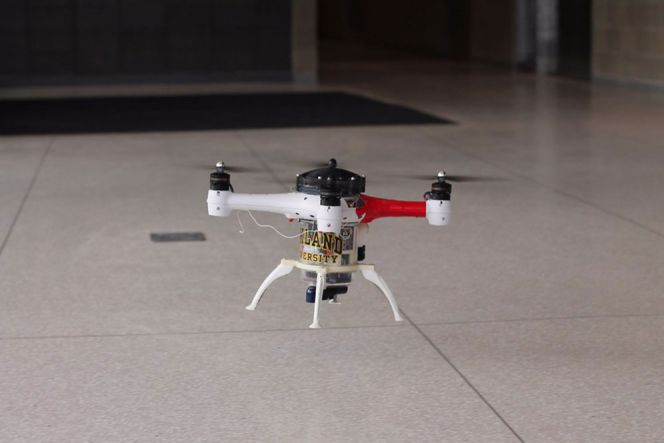 Sepintas memang terlihat sama seperti quadcopter lainnya. Namun percayakah Anda bahwa drone ini mampu mengapung di atas permukaan air saat ia beristirahat?