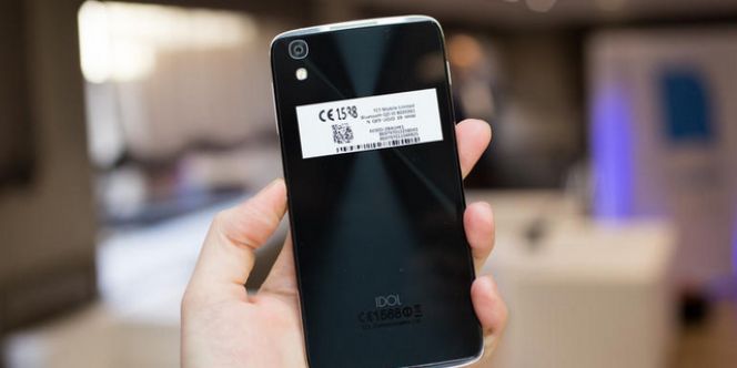 Model Idol 4S dan Idol 4 dibekali dengan bodi berbahan dasar aluminium dan kaca sehingga membuatnya nampak mewah dan lebih berkelas.
