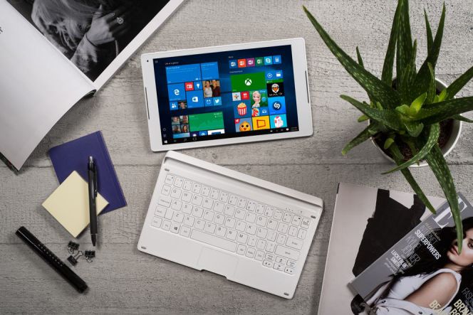 Dikenalkan di ajang MWC 2016, Plus 10 hadir sebagai perangkat hibrida dengan kegunaan maksimal. Karena dipersenjatai dengan Windows 10, maka gadget ini bisa dijalankan layaknya laptop atau tablet dengan kemampuan yang sama kuatnya berkat Continuum.