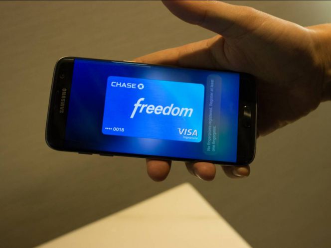 Samsung Galaxy S7 dan Galaxy S7 Edge mendukung layanan pembayaran berbasis smartphone milik Samsung, Samsung Pay.