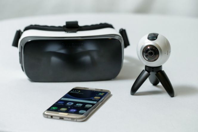 Gear 360 melengkapi ekosistem connected device Samsung untuk menangkap dan menikmati konten masa depan. Kamera seberat 145 gram ini cocok dipasangkan dengan ponsel Galaxy serta Gear VR.