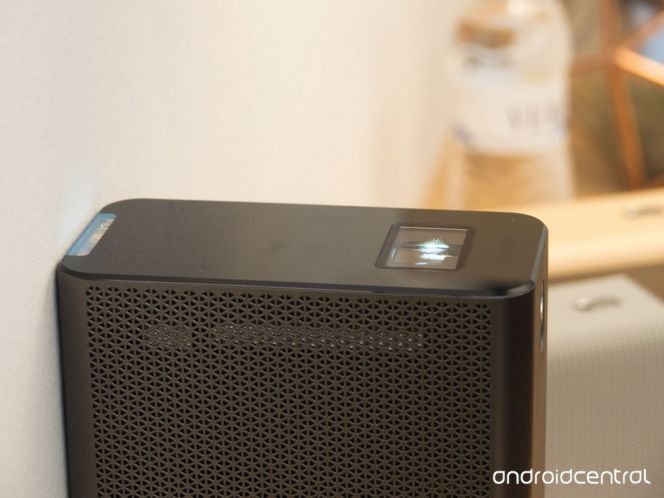 Sony Xperia Projector dapat menampilkan gambar ke dinding dan meja.