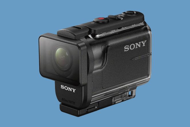 Sangat mudah untuk digunakan, kamera ini dibekali dengan Live View Remote (dijual terpisah) yang berguna untuk memantau kamera secara terpisah.
