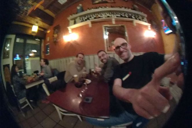 Saat digunakan pada kamera depan Motorola Moto X Force, beginilah hasilnya. Dalam kondisi low light dan ISO 1250, ini gambar yang ditangkap oleh lensa Aukey.