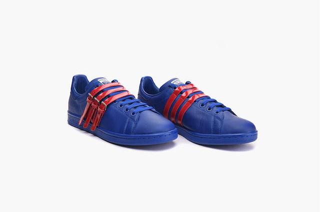 Sepatu Adidas Putih Garis Merah Biru