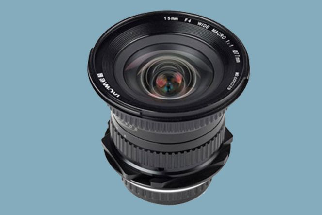 Tak seperti buatan kompetitor, lensa ini hanya dibekali dengan fokus dan aperture manual. Meski mounting-nya bisa digunakan pada Nikon F, Canon EF, Pentax K, Sony A, E, FE, serta Fuji X, namun lensa ini tak bisa 'berkomunikasi' dengan body kamera. Lalu di mana keistimewaannya?