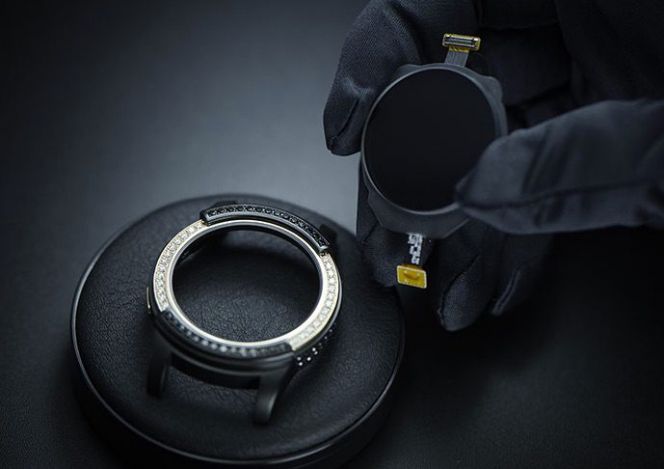 Samsung Gear S2 bertahtakan berlian