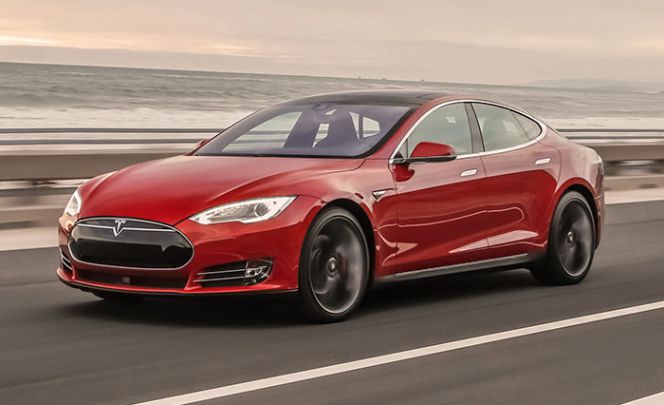 Produsen : Tesla. Fitur hemat energi : Motor listrik di kedua as roda depan maupun belakang dengan baterai berkapasitas 90kWh. Jarak tempuh : hingga 402,3km. Harga : mulai dari Rp1,1 miliar (sebelum pajak)