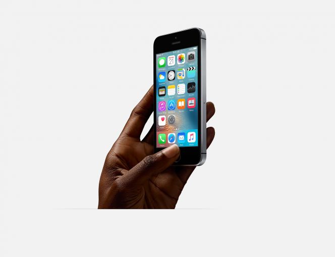 iPhone SE memang serupa iPhone 5s. Namun urusan performa, jelas berbeda, baik itu dari sisi piranti keras maupun piranti lunak.