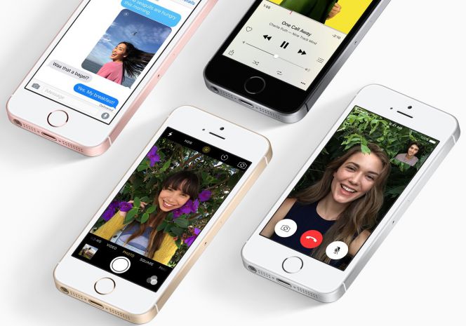 Di samping kamera dan baterai, performa iPhone SE juga lebih tinggi. Jika iPhone 5s masih dibekali SoC A7 dan RAM 1GB, maka iPhone SE sudah SoC A9 dan RAM 2GB.
