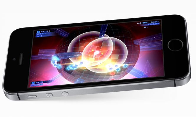 iPhone SE sudah terintegrasi dengan sistem pembayaran digital Apple Pay (Visa, MasterCard, AMEX certified). iPhone 5s? Tentu saja belum.
