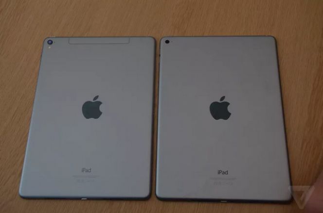 Tampak belakang bodi iPad Pro 9,7inci.