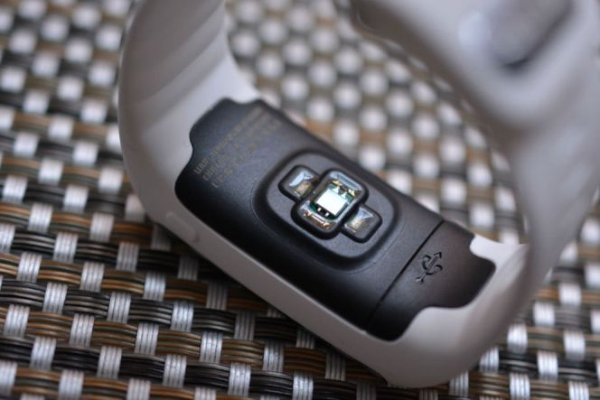 Yang membuatnya istimewa, Polar A360 tak memanfaatkan optical heart rate dari pihak ke-3. Mereka membuat sendiri sensor ini agar lebih optimal dan akurat saat digunakan.
