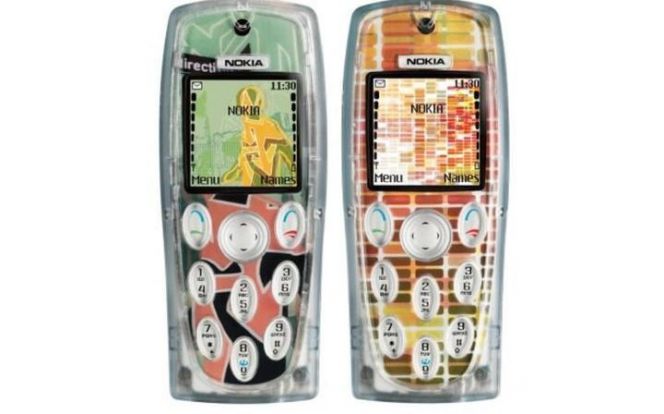 Nokia 3200 diluncurkan pada tahun 2003 dengan cover yang dapat diganti. Ponsel ini juga memiliki desain keypad yang unik.