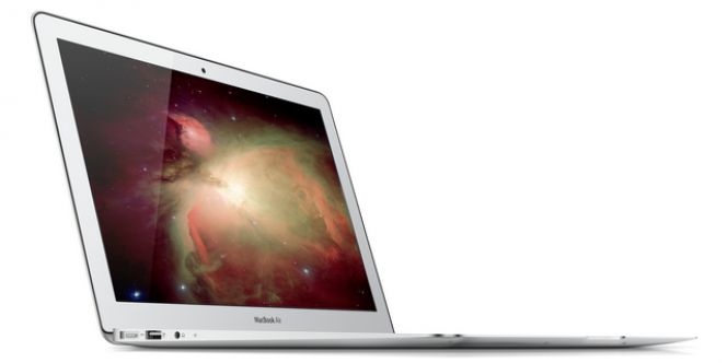 Setahun kemudian atau tepatnya tahun 2008, Apple kembali meluncurkan varian MacBook. Kali ini varian MacBook berseri Air itu menjadi populer karena desainnya yang tipis sehingga cocok di bawa ke mana saja. Satu unit MacBook Air dibanderol dengan harga Rp23,6 jutaan.