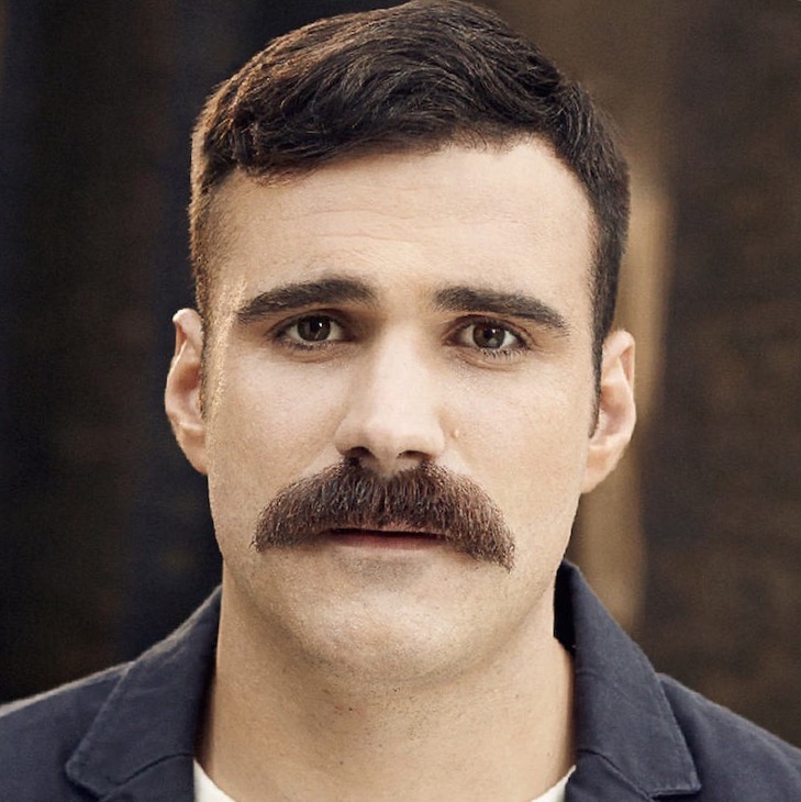 Bosan Dengan Gaya Kumis Anda? Contek Model Keren ini 