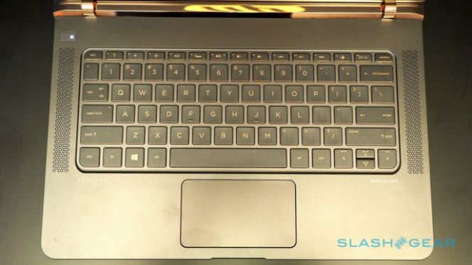 HP Spectre 13,3inci mengusung desain keyboard yang cukup ergonomis. Pasalnya, jarak antar keyboard diketahui mencapai 15,5mm sehingga membuat nyaman pengguna saat mengetik.