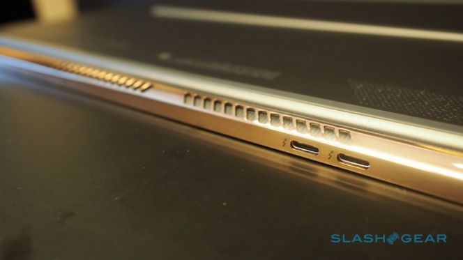 Nampak samping dari HP Spectre 13,3inci. HP Spectre 13,3inci mengusung tiga port USB Type C yang dua diantaranya mendukung Thunderbolt.