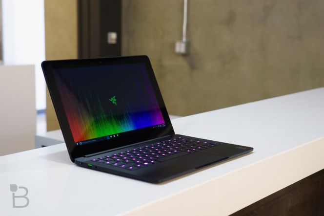 Laptop yang tak ditujukan untuk keperluan gaming ini mengusung desain warna hitam khas Razer yang menawan dipadu dengan premium mate yang membuat Razer blade Stealth jadi makin gagah. Laptop ini juga lebih tipis ketimbang laptop Razer lainnya karena tak dilengkapi dengan kartu grafis.