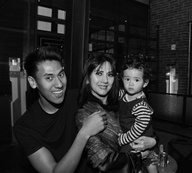 Apa Kabar Rini S. Bono? Kini Ia Sudah Menjadi Nenek Cantik