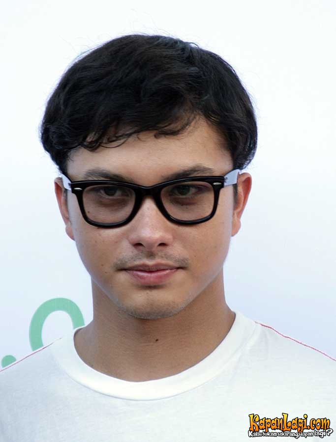 Makin Keren dengan 4 Gaya Rambut ala Nicholas Saputra 