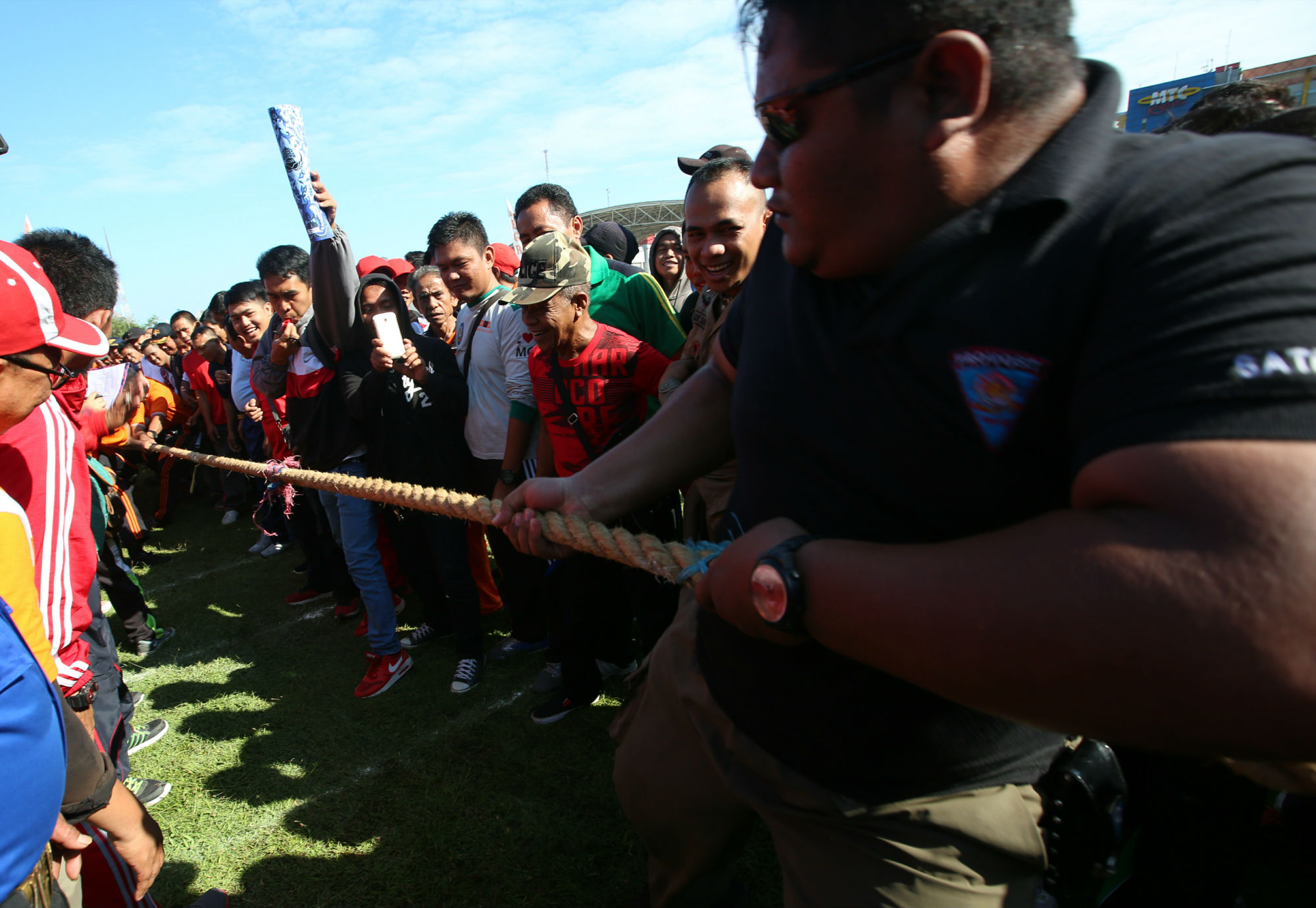 Makassar - Merdeka.com  FOTO: Porseni PNS Makassar sambut 